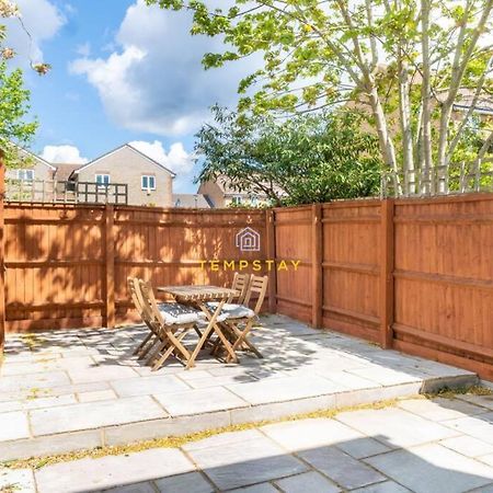 Cosy 2 Bed & Free Parking. Near Heathrow/Pinewood Villa Slough Dış mekan fotoğraf