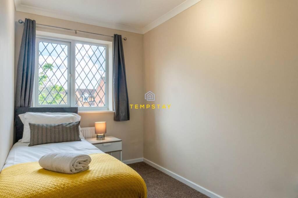Cosy 2 Bed & Free Parking. Near Heathrow/Pinewood Villa Slough Dış mekan fotoğraf